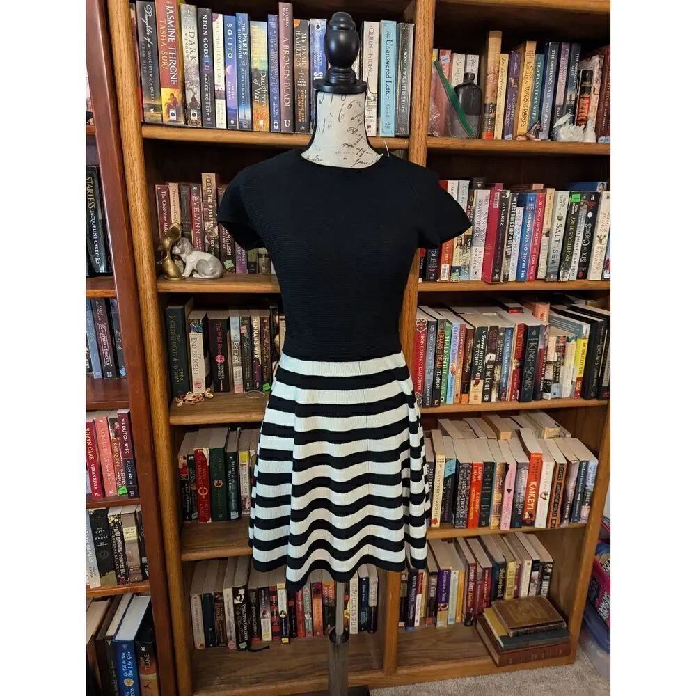 Brand New Trina Turk Women’s Small Black White Striped Fit & Flare Dress $328